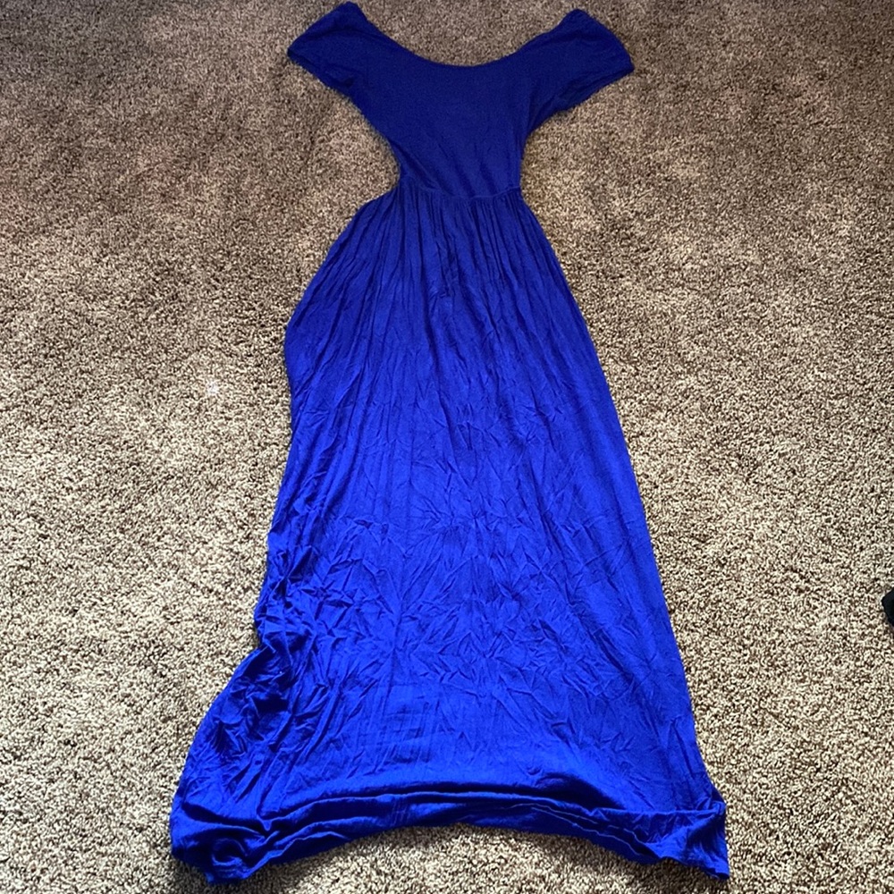 Stretchy maxi dress with a cute cross cross back! Great condition!